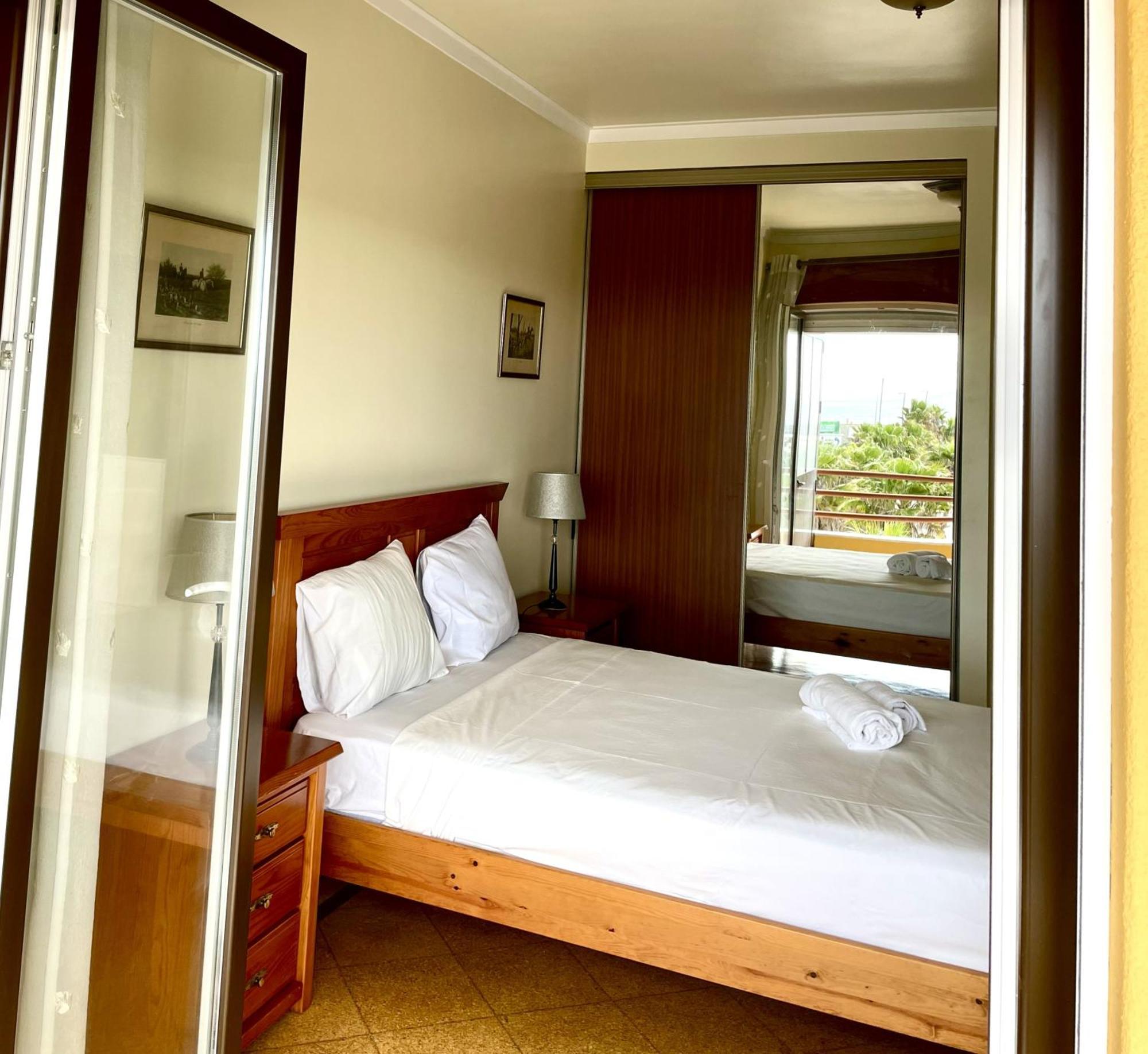 Cosy Sea View Apartment กอสตา ดา กาปาริกา ภายนอก รูปภาพ